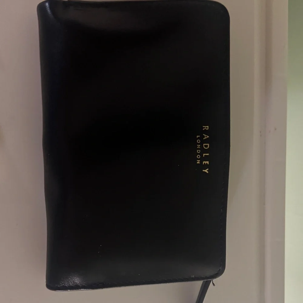 RADLEY LONDON Black Wallet with Green Dog Emblem - Picture 4 of 6